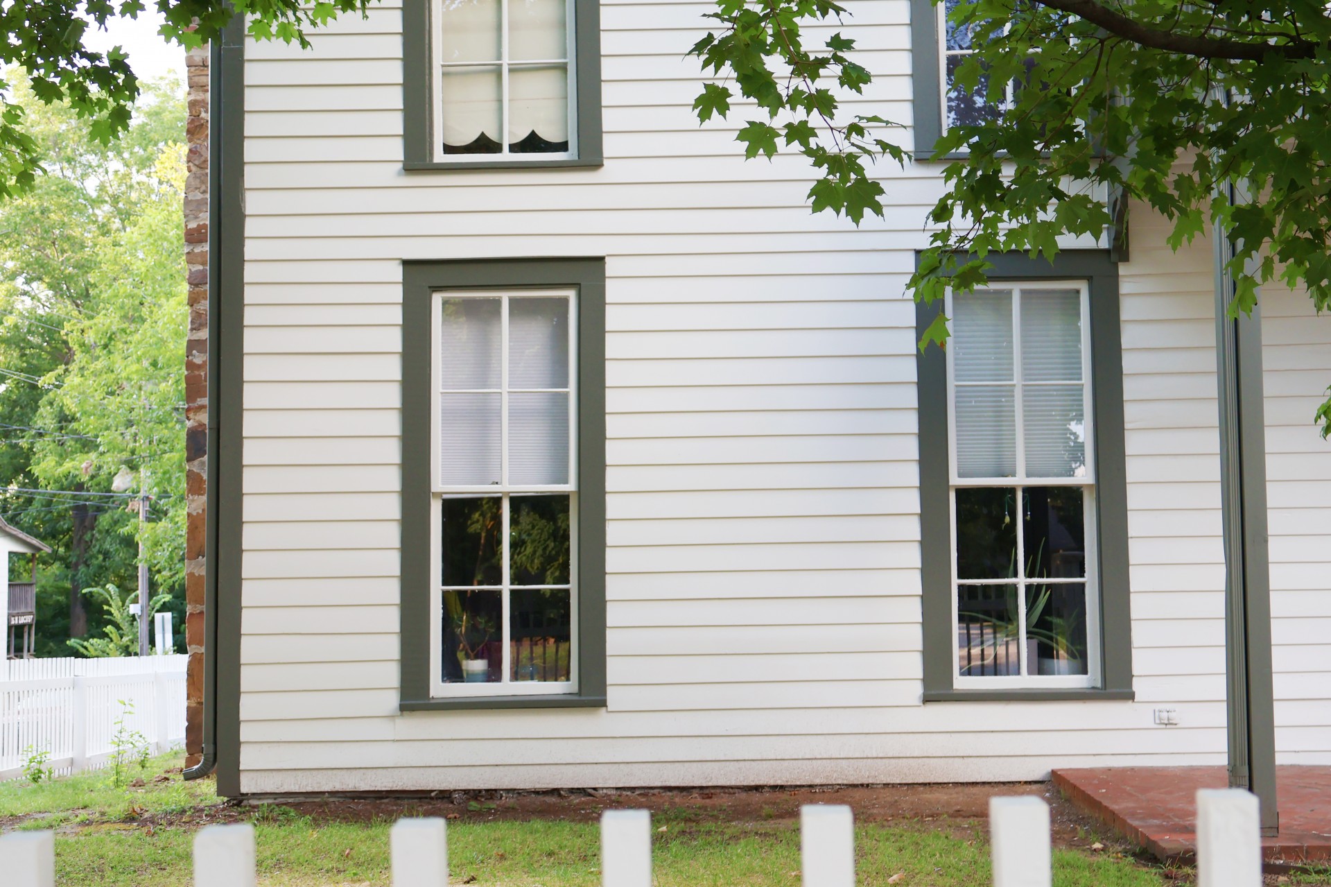 Ridge house front close up